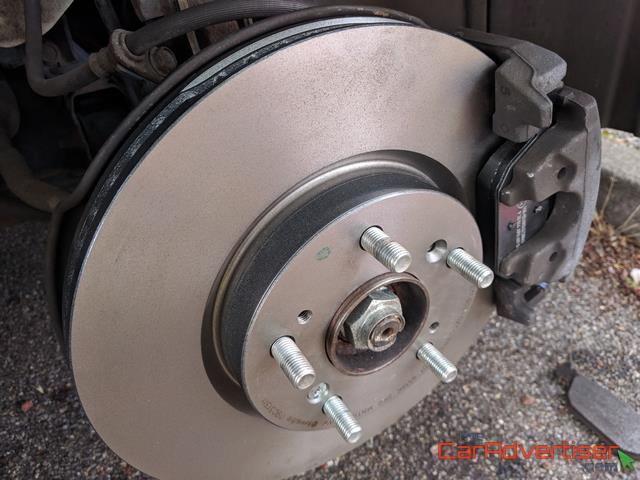 How to replace car brakes and discs?